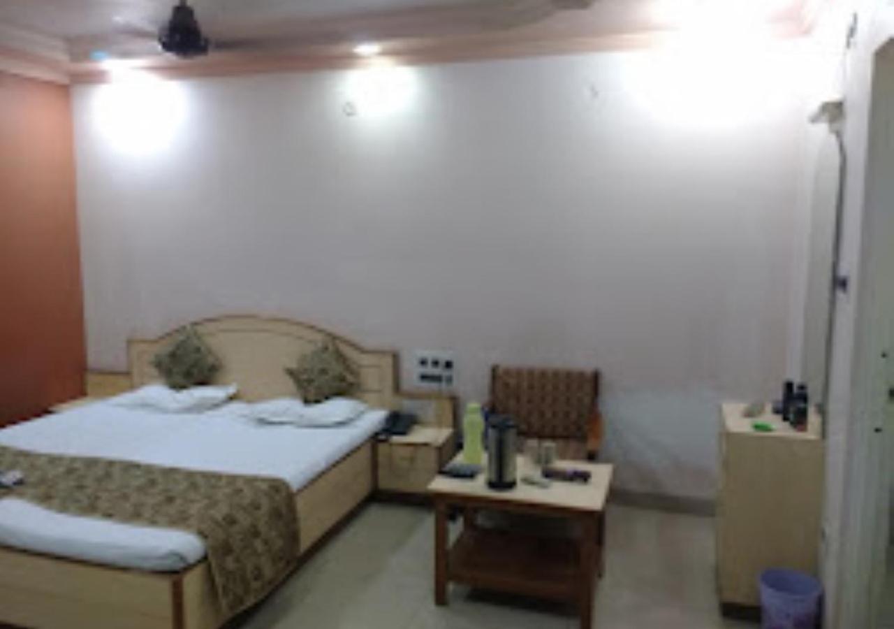 Hotel Mayur Restaurant Chandrapur Bagian luar foto