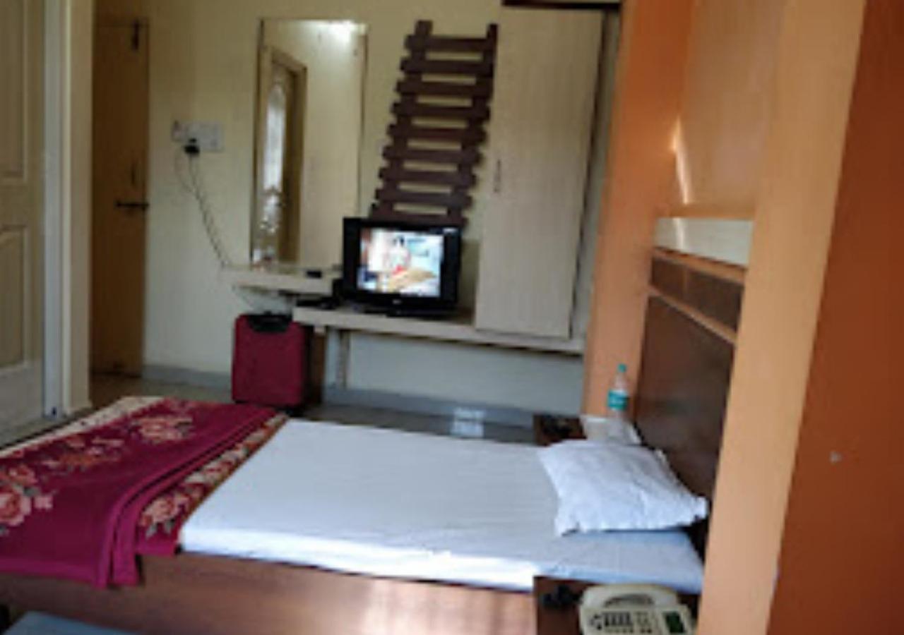 Hotel Mayur Restaurant Chandrapur Bagian luar foto