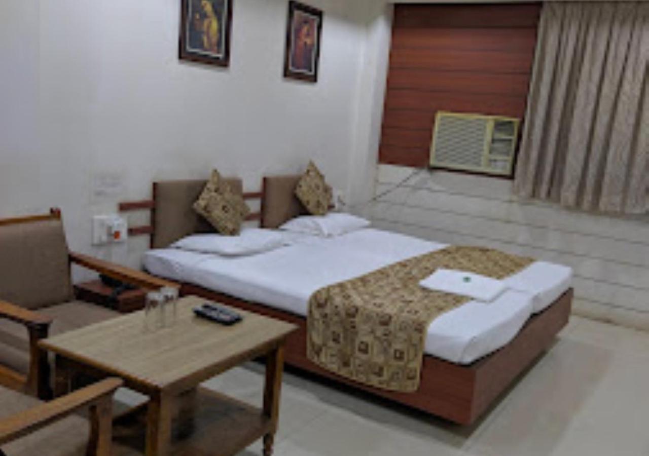 Hotel Mayur Restaurant Chandrapur Bagian luar foto